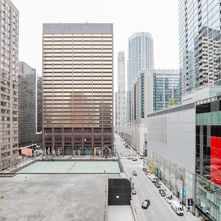 Apartment Blueground River North Balcony Pool Nr Pier Chi-1146 *