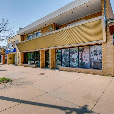 Walk To Train & Bus: Updated Apartment Chicago