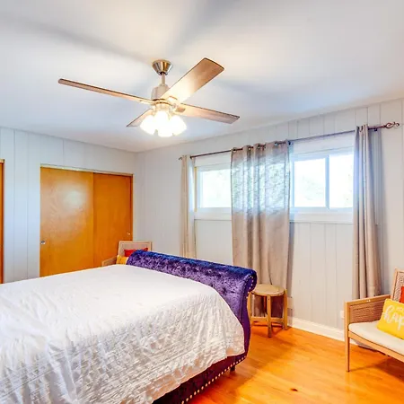 Apartment Walk To Train & Bus: Updated