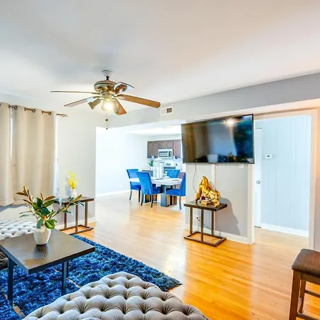 Apartment Walk To Train & Bus: Updated *