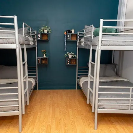 Parthenon Hostel Chicago