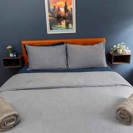 Parthenon Hostel Chicago