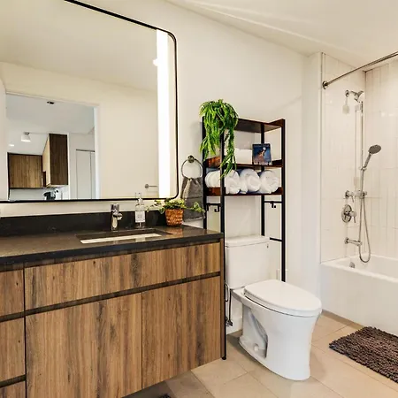 Luxurious 3bd Penthouse L Private Patio L Gym L Stunning Rooftop *