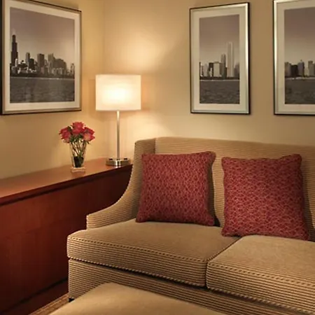 Courtyard By Marriott Downtown/river North Hotel 3*