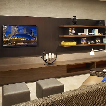 Courtyard By Marriott Downtown/river North 3*