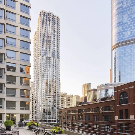 Courtyard By Marriott Downtown/river North 3*