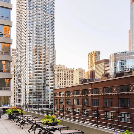 Courtyard By Marriott Downtown/river North 3*