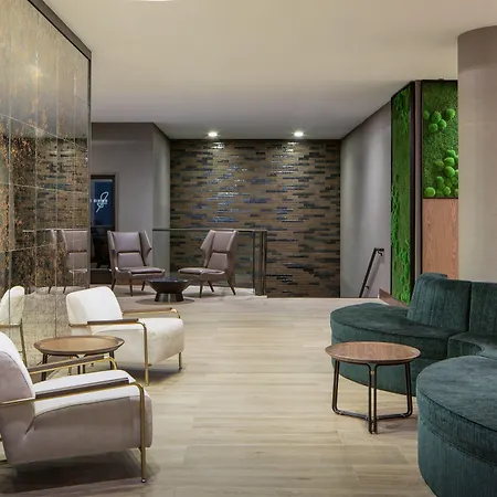 Courtyard By Marriott Downtown/river North
