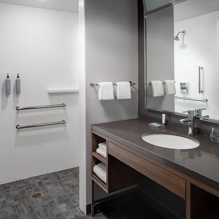 Courtyard By Marriott Downtown/river North Chicago