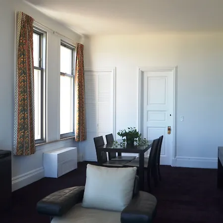 Congress Plaza Hotel 3*