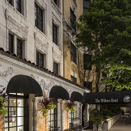 The Willows 3* Chicago