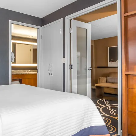 Omni Hotel 4*