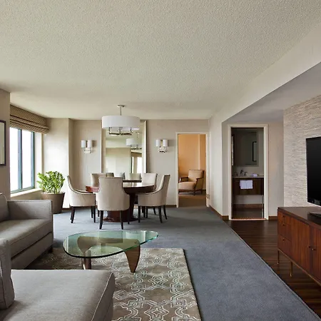 Sheraton Grand Riverwalk Hotel 4*