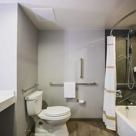 Courtyard By Marriott At Medical District-uic 3* Chicago