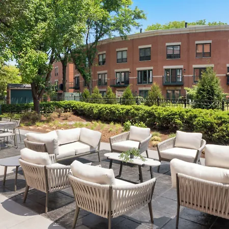 Courtyard By Marriott At Medical District-uic 3*