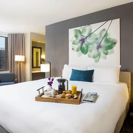 Fairmont Millennium Park 4*