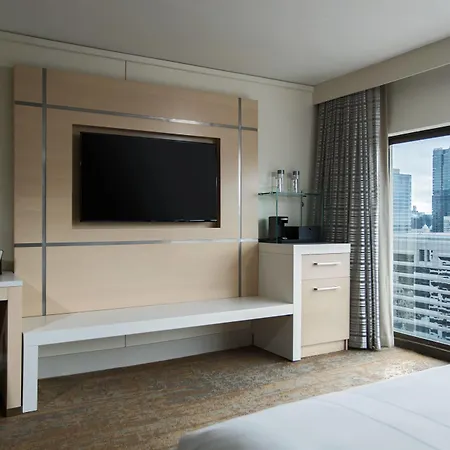 Marriott Downtown Magnificent Mile Hotel 4*