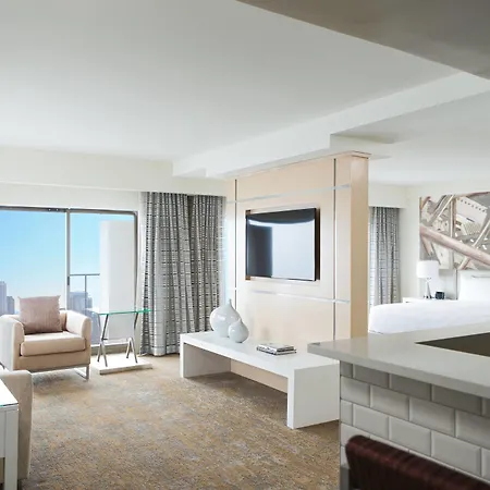 Marriott Downtown Magnificent Mile Hotel