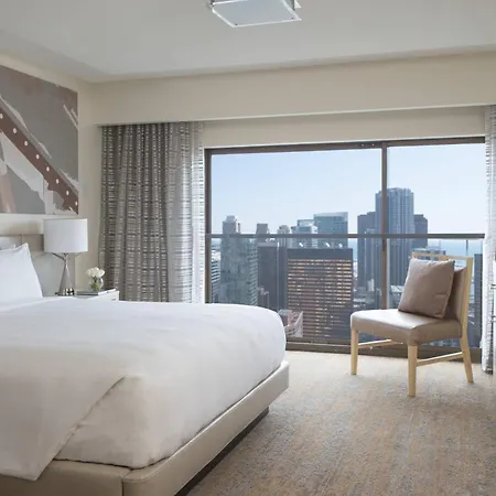 Marriott Downtown Magnificent Mile Hotel 4*