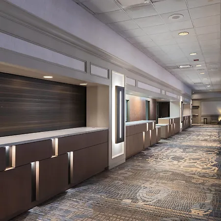 Marriott Downtown Magnificent Mile Hotel 4*
