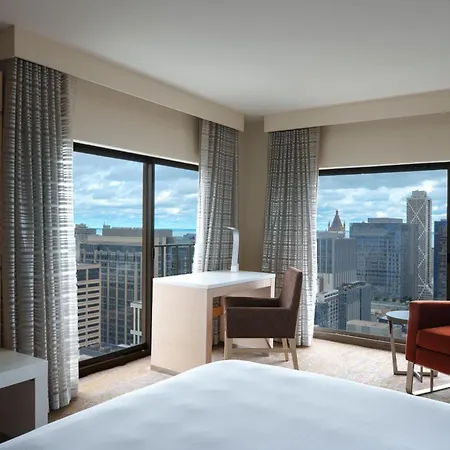 Marriott Downtown Magnificent Mile 4*