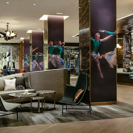 Renaissance Downtown 4*