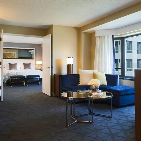 Renaissance Downtown 4*