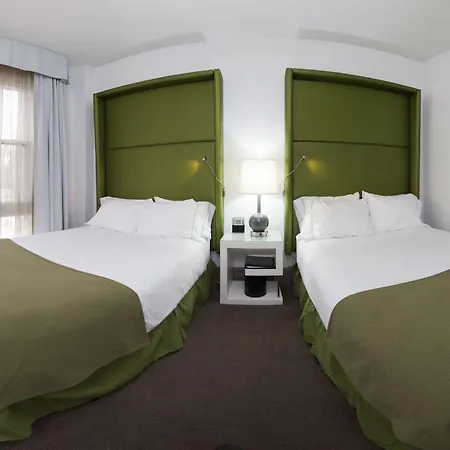 Hotel Express - Magnificent Mile By Ihg 3*