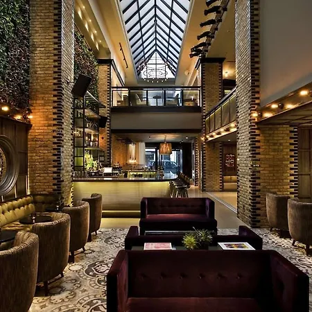 Thompson Chicago, By Hyatt Chicago