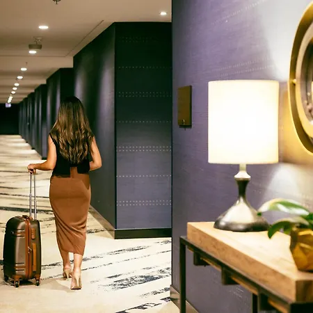 Sable At Navy Pier Chicago, Curio Collection By Hilton Hotel Chicago