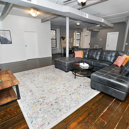 Apartment Bright South Loop 3br Escape With Pingpong Table And Optional Parking Minutes To Art Institute, Grant Park & Mccormick Place Events