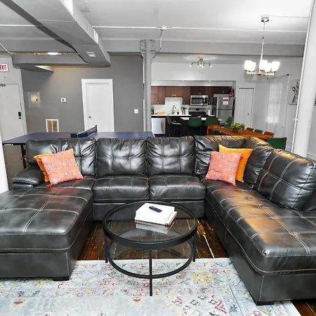 Bright South Loop 3br Escape With Pingpong Table And Optional Parking Minutes To Art Institute, Grant Park & Mccormick Place Events Apartment Chicago