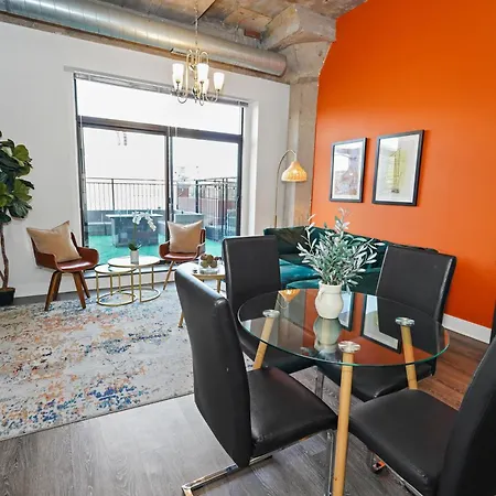 Spacious 2br On Michigan Ave With Private Patio, Optional Parking & Gym Near Mccormick Convention Center, Soldier Field And Grant Park Chicago