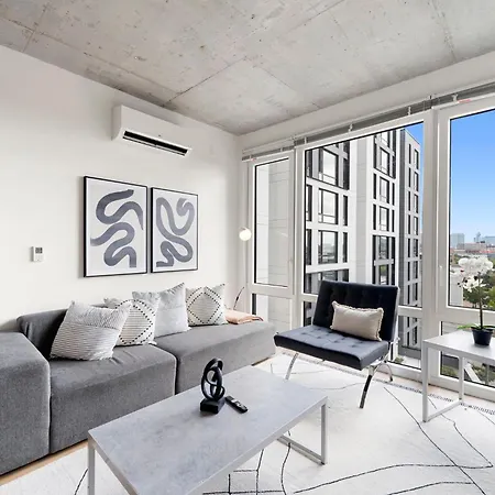 Brand New 4br In Heart Of Hotel