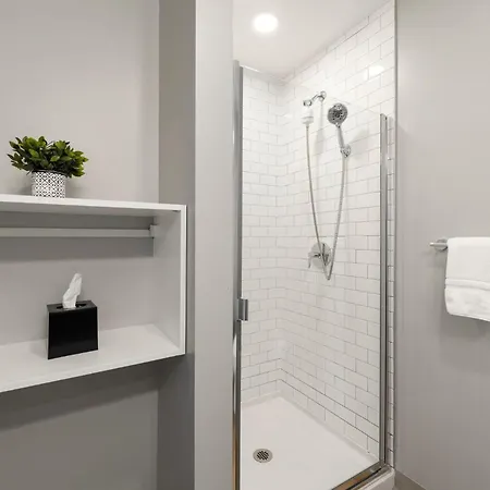 Brand New 4br In Heart Of Hotel