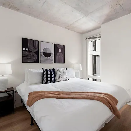 Brand New 4br In Heart Of * Chicago