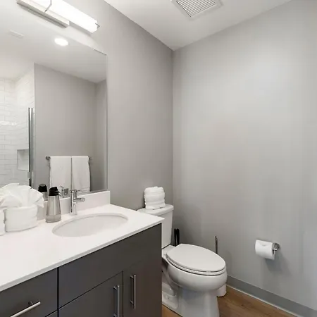 Brand New 4br In Heart Of Hotel *