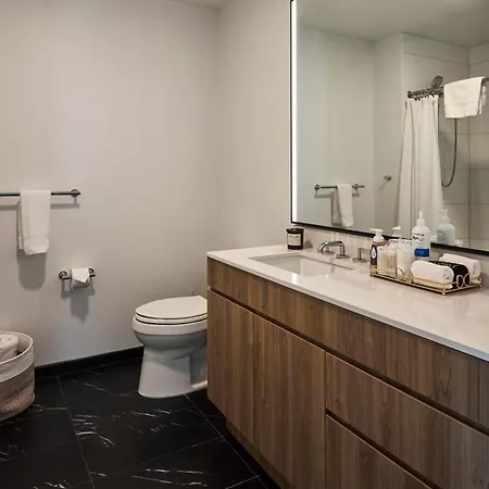 Lux Apts With Views And Amenities Apartment