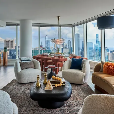 Lux Apts With Views And Amenities Apartment Chicago