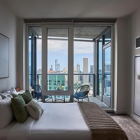 Lux Apts With Views And Amenities Chicago