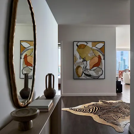 Lux Apts With Views And Amenities