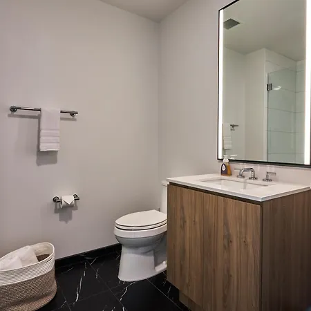 Lux Apts With Views And Amenities Apartment