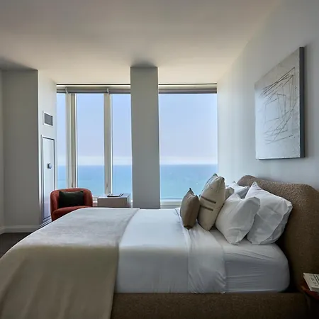 Lux Apts With Views And Amenities
