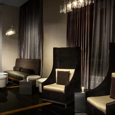 Hotel Courtyard By Marriott Downtown/magnificent Mile 3*