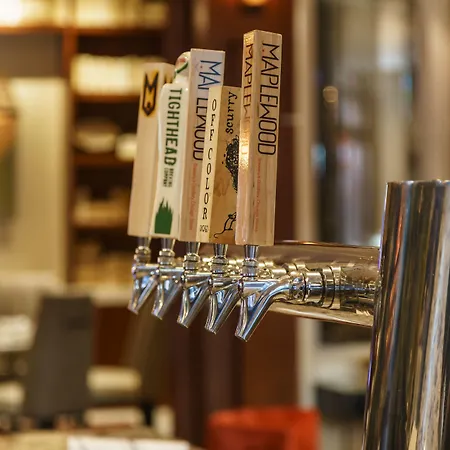 Courtyard By Marriott Downtown/magnificent Mile Hotel 3*