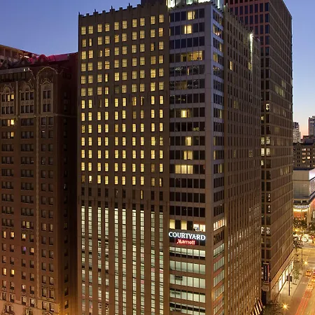 Courtyard By Marriott Downtown/magnificent Mile 3*