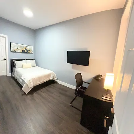 Hotel The Den *