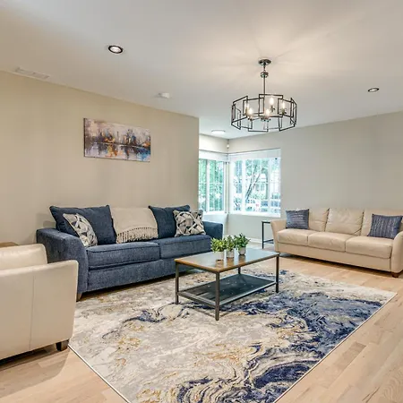 2 Mi To South Shore Beach: Urban Retreat W/ Yard Holiday home Chicago