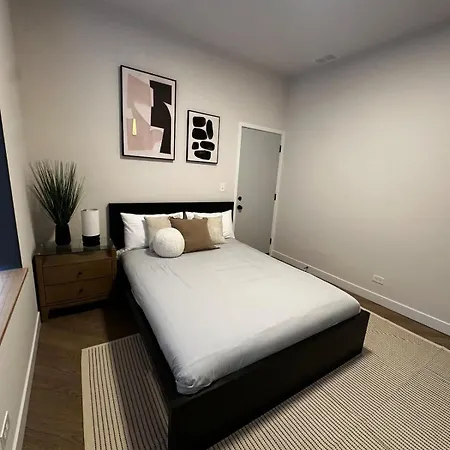 Holiday home 2 Bedroom With Soaking Tub And Onsite Parking