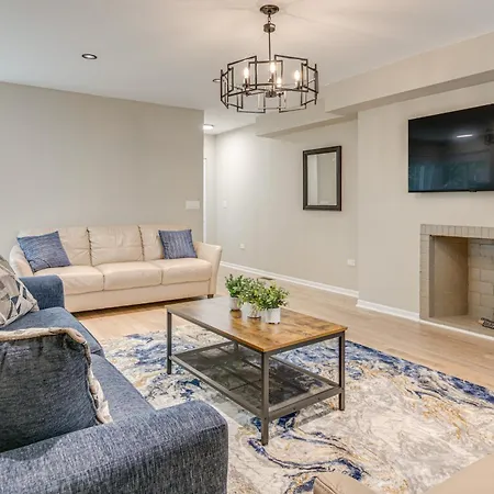 2 Mi To South Shore Beach: Urban Retreat W/ Yard Holiday home Chicago